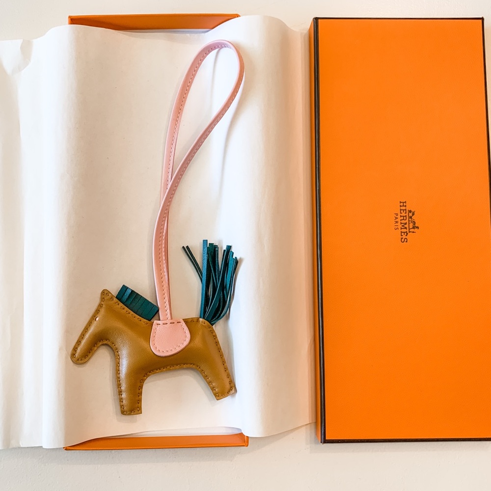 NEW Hermès milo rodeo PM charm sesame rose sakura
